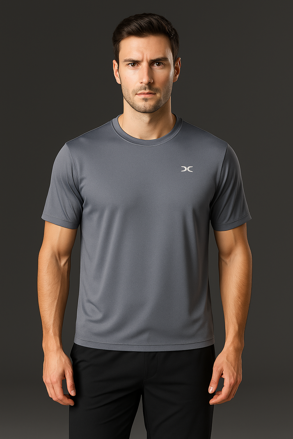 POLERA DEPORTIVA HOMBRE COLOR GRIS Y NEGRO.