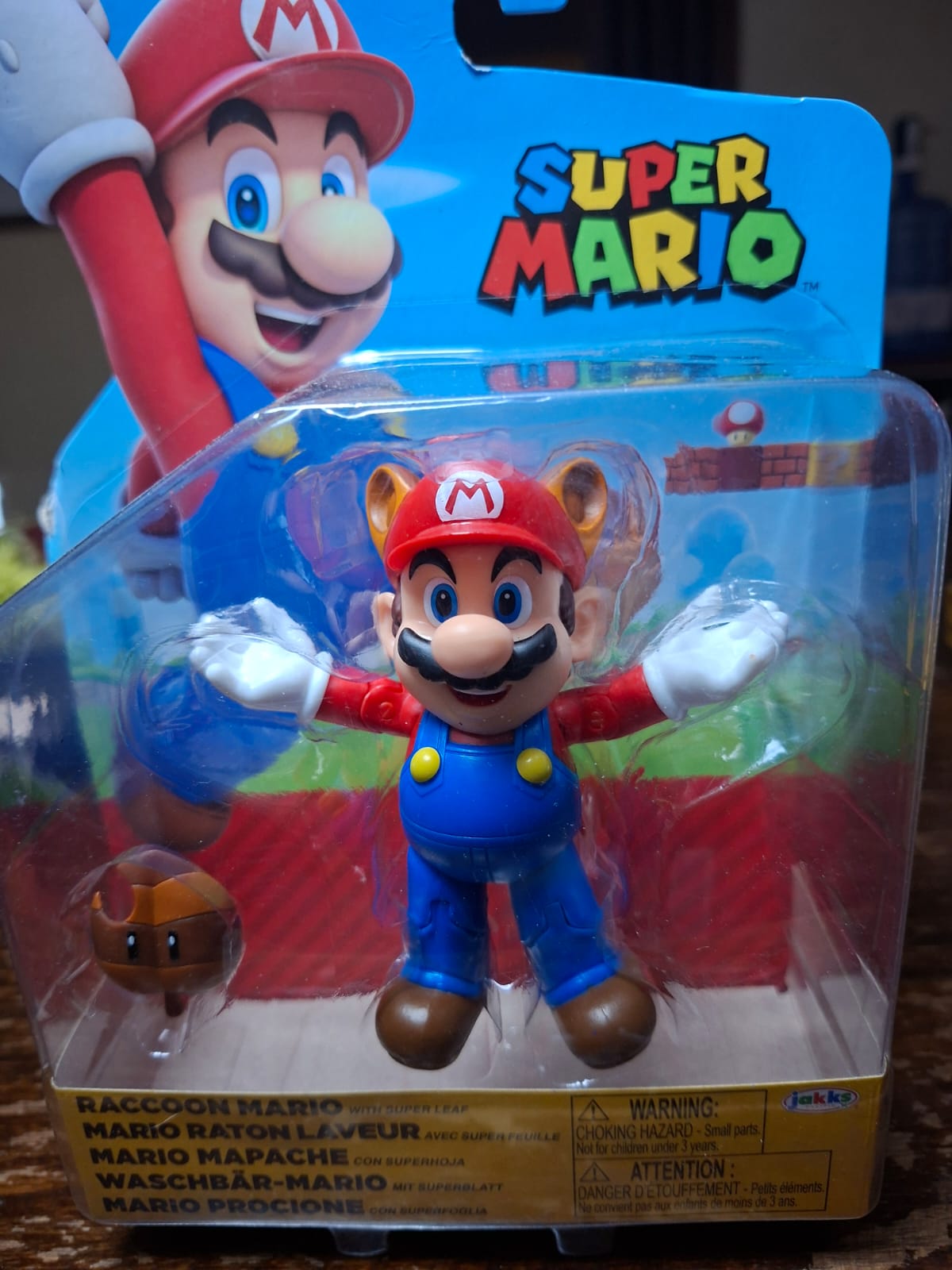 FIGURA SUPER MARIO MAPACHE CON SUPERHOJA JAKKS PACIFIC. ARTICULADO,