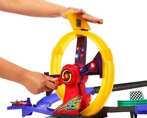 PISTA CARS RAYO McQUEEN CELEBRATION RACEWAY MATTEL ORIGINAL CON LUCES – DISNEY PIXAR**